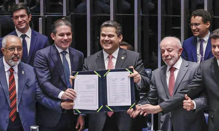 Congresso promulga emenda do fim da 6x1; escala 5x2 começa em 60 dias